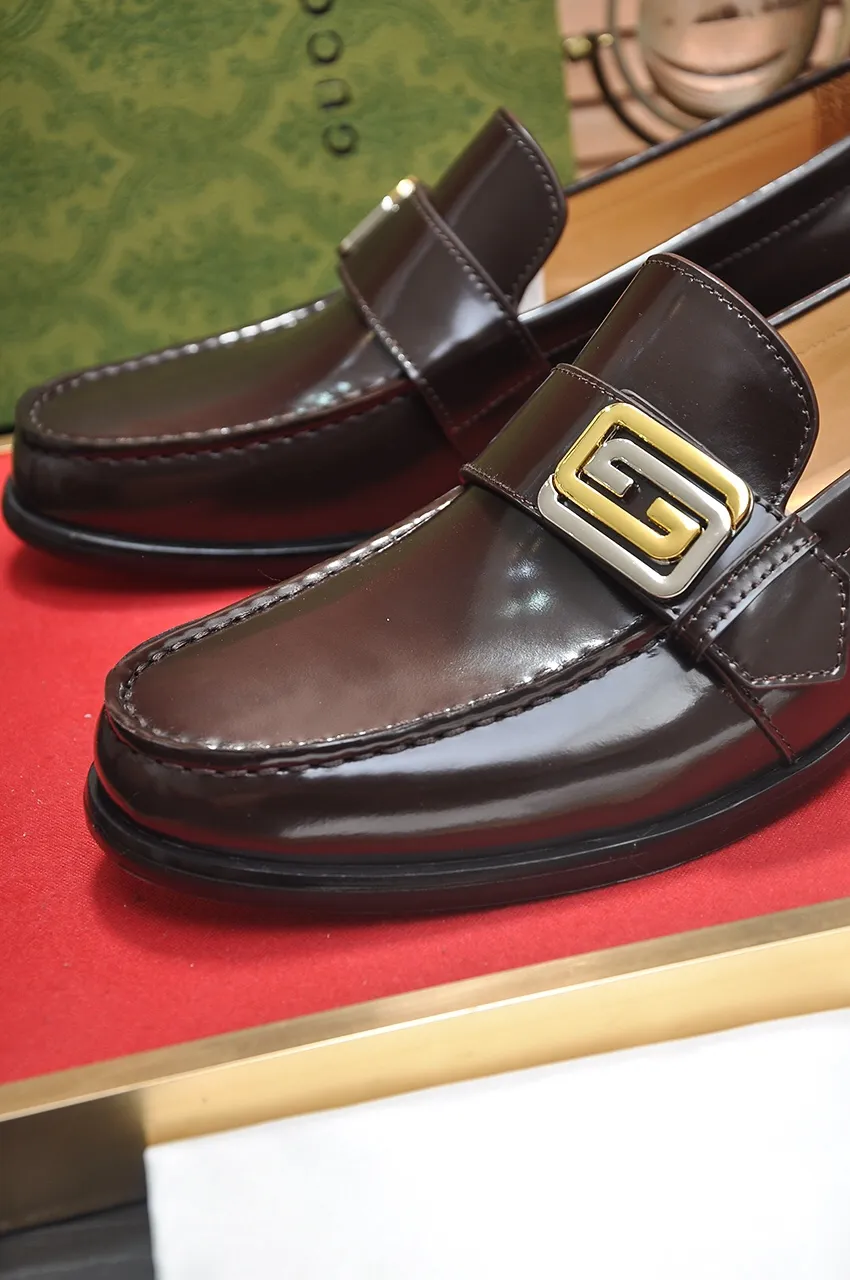 Men's shoes💰580💶Italy's top luxury men's shoe giant (GUCCI) (Gucci) (full cowhide lining) new arrival🍃Original European style🔰 Pleasant to the eye😍In order to make the shoes more durable and non-deformable🌀The production continues to follow traditional methods but there is still no lack of innovation💪Choose original sheepskin for the leather♻️ Smooth and natural And extra bright ⭐Made of imported cowhide, the first choice of rich people 38-45 (45 customized)
